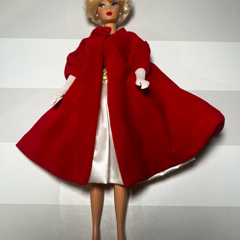 VTG MATTEL 1958 1993 BARBIE MIDGE DOLL BLONDE BUBBLE CUT HAIR IN RED FLARED COAT